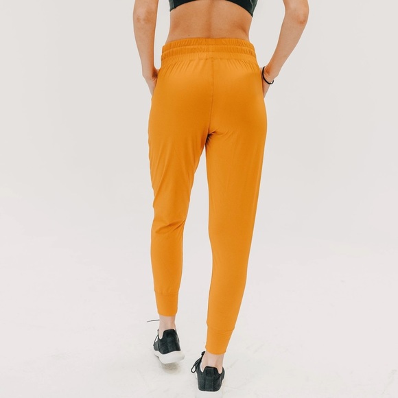 Senita Athletics Weekend Jogger - gold - Picture 3 of 10